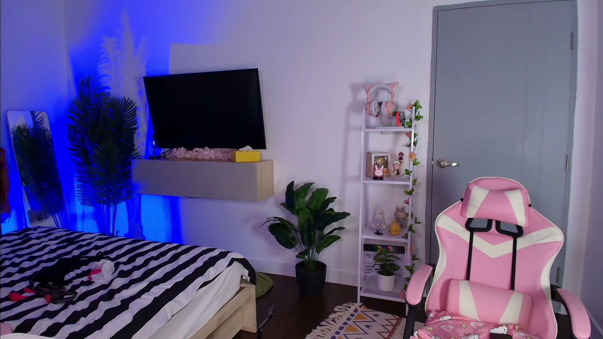 juicyshow 2026-05-12 13:14:30 — 1080p video