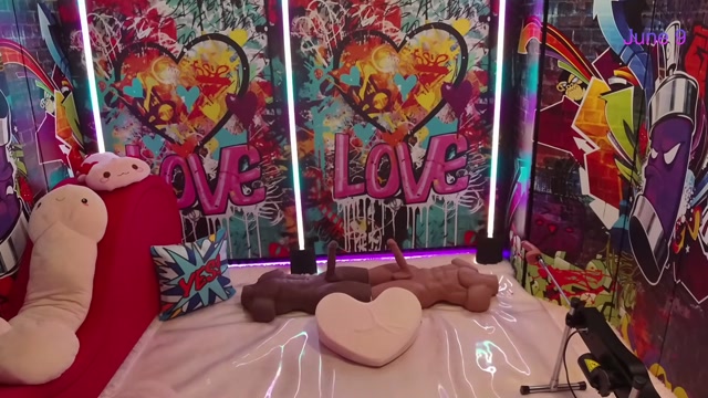 vanessa_love 2026-06-09 22:37:17 — 1080p video