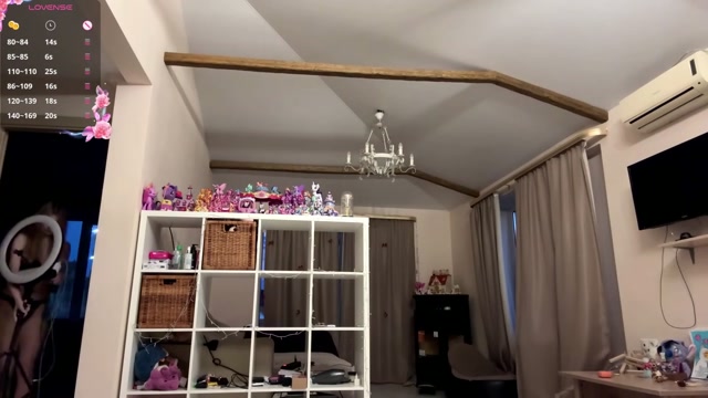 chloe_show 2026-04-17 19:54:59